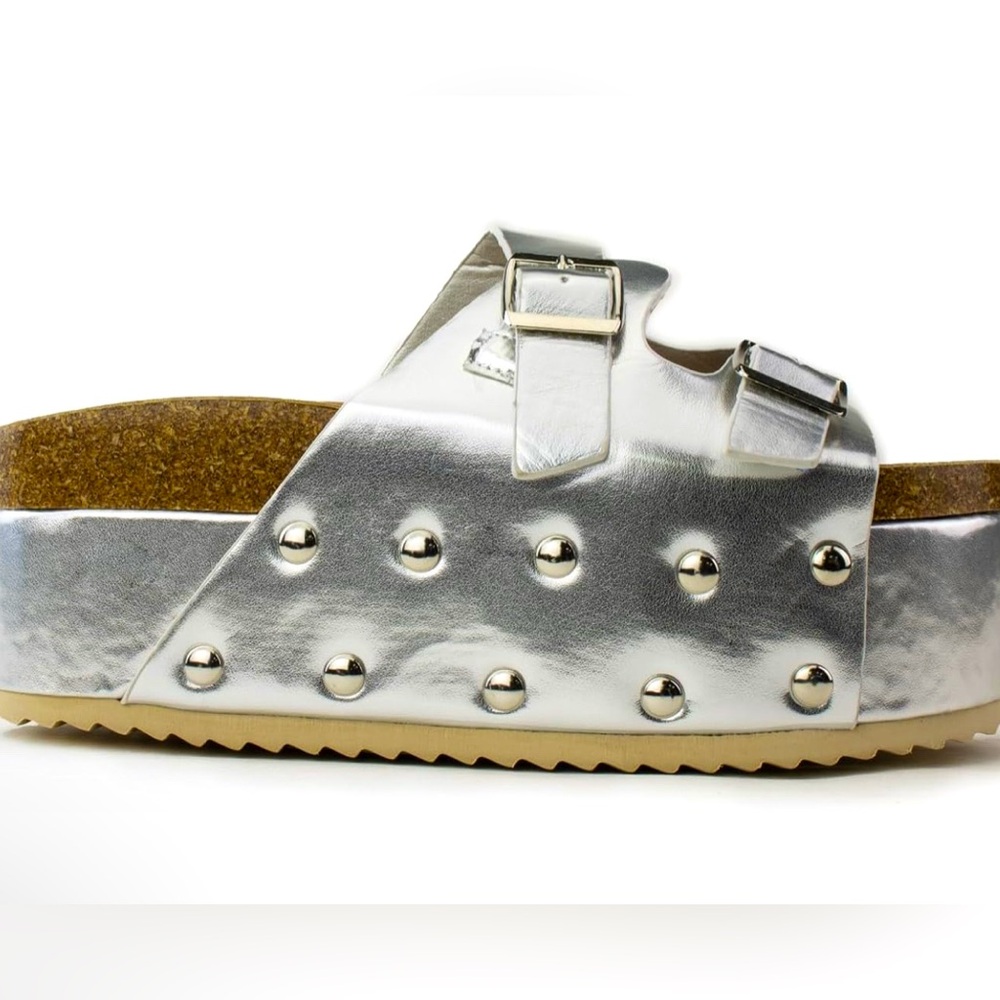 NWB! Silver Metallic Platform Sandals - Sizes: 7 & 7.5 - Picture 2 of 3